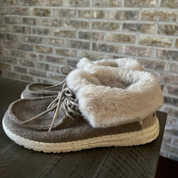 928. Hey Dude Women's Wendy Fold Shoes Booties Size 6 EUC - Picture 1 of 6